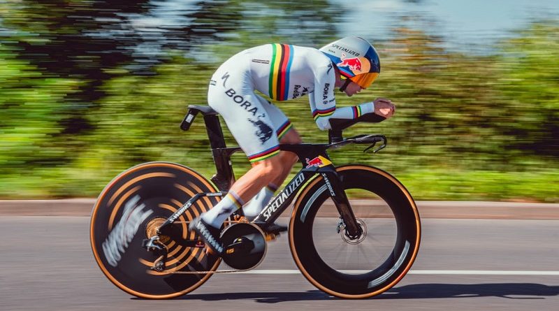 “Cátedra” del campeón del mundo en la CRI