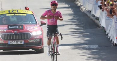 Carapaz logra segundo triunfo histórico en el Tour