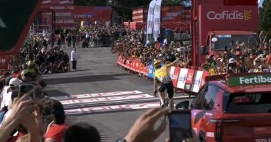 Juan, quinto; e Iván, sexto, en etapa de Vuelta a España