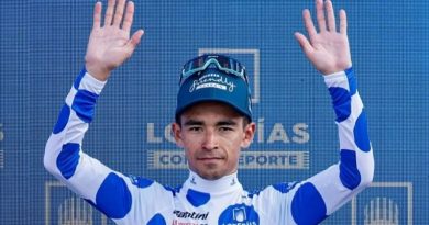Santiago la montaña; y Mas el título en Vuelta a España